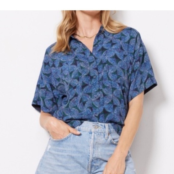 Evereve Tops - EVEREVE Laurena Resort Shirt